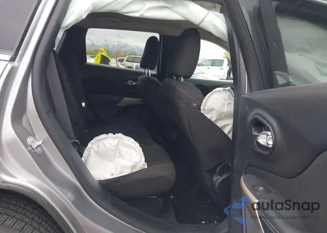 2017 Jeep Cherokee Latitude 4X4 from USA, damaged, VIN 1C4PJMCS3HW647520